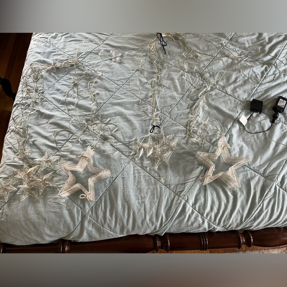 Star Curtain Lights 2 sections of 9’ 8 different settings Fully Working! - Picture 6 of 10